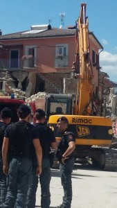 amatrice, le macerie e i soccorsi